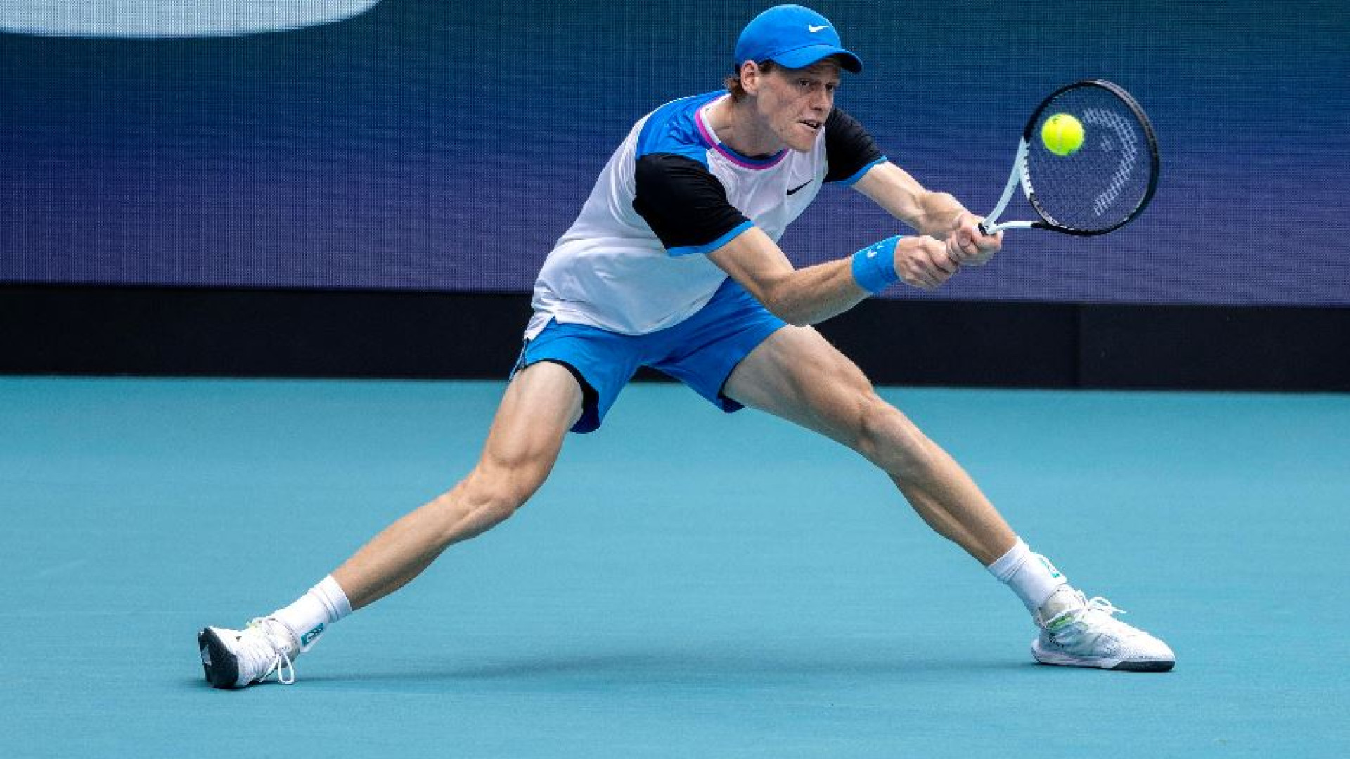 Immagine di Sinner batte Medvedev e vola in finale a Miami