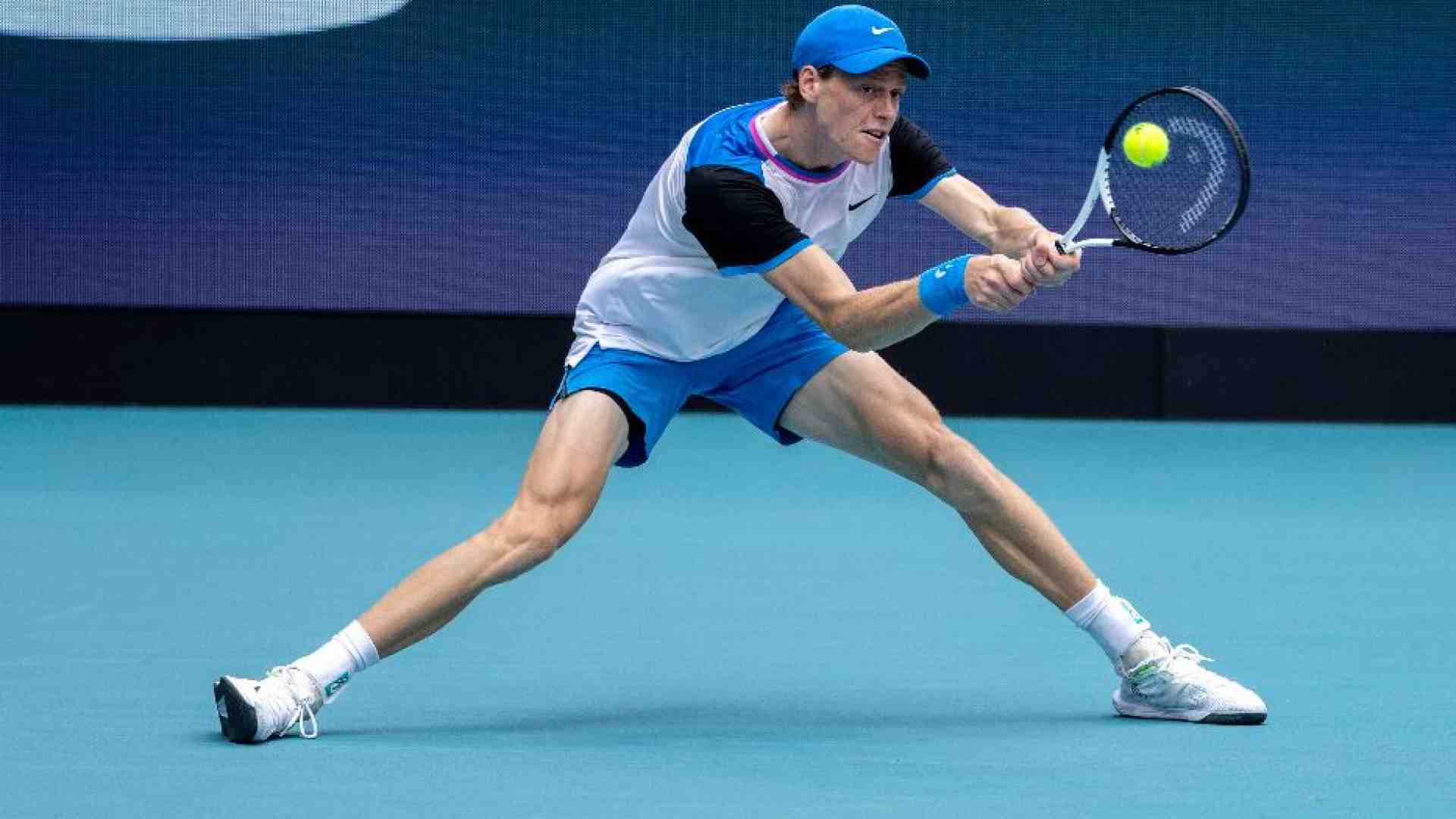 Immagine di Sinner batte Medvedev e vola in finale a Miami