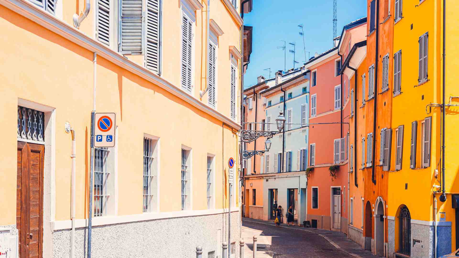 Immagine di Tante case diverse e tanti pezzi di vita, ma un unico grande amore. Un libro