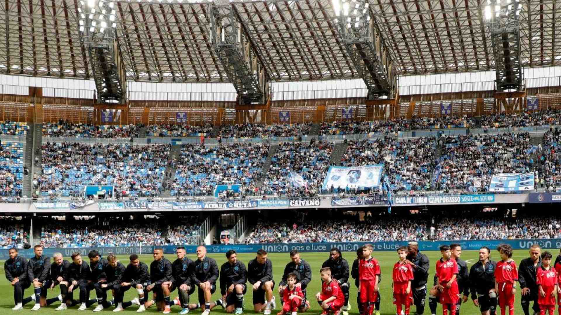 Immagine di Napoli in ginocchio per Juan Jesus, ma da solo