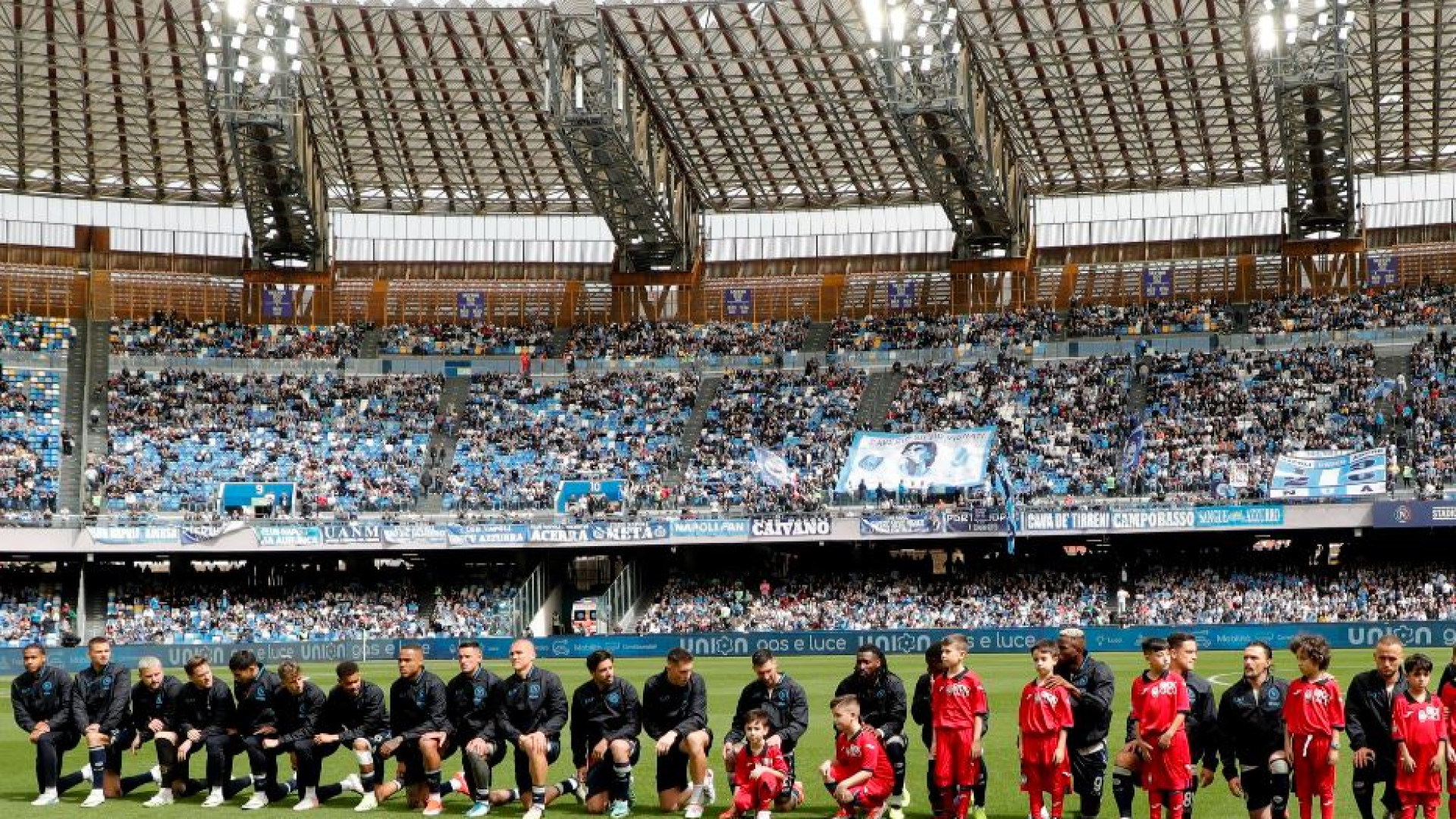 Immagine di Napoli in ginocchio per Juan Jesus, ma da solo