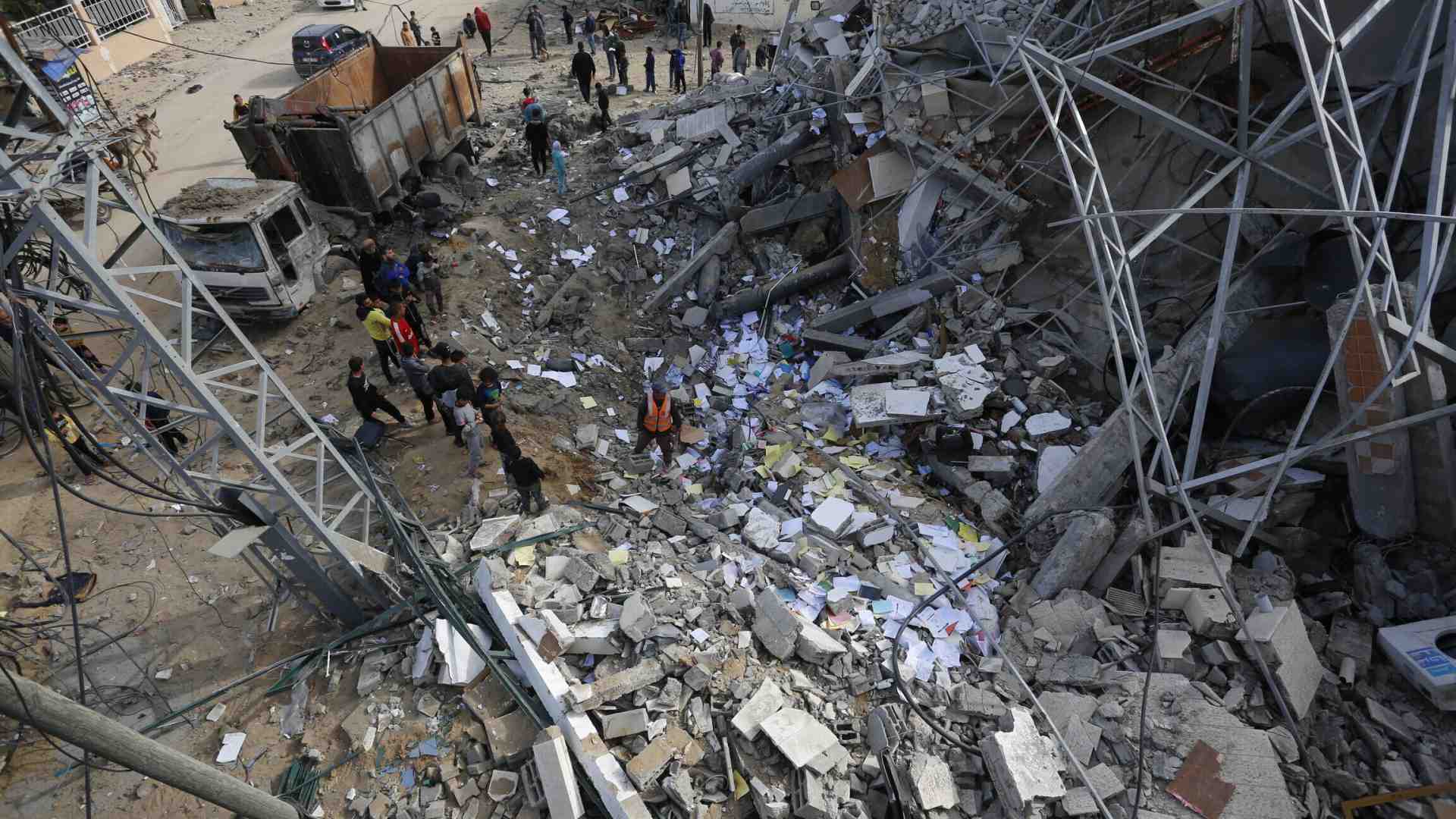 Immagine di Esagero se vedo un mondo in cui trionfano stupidità, crudeltà e pazzia?