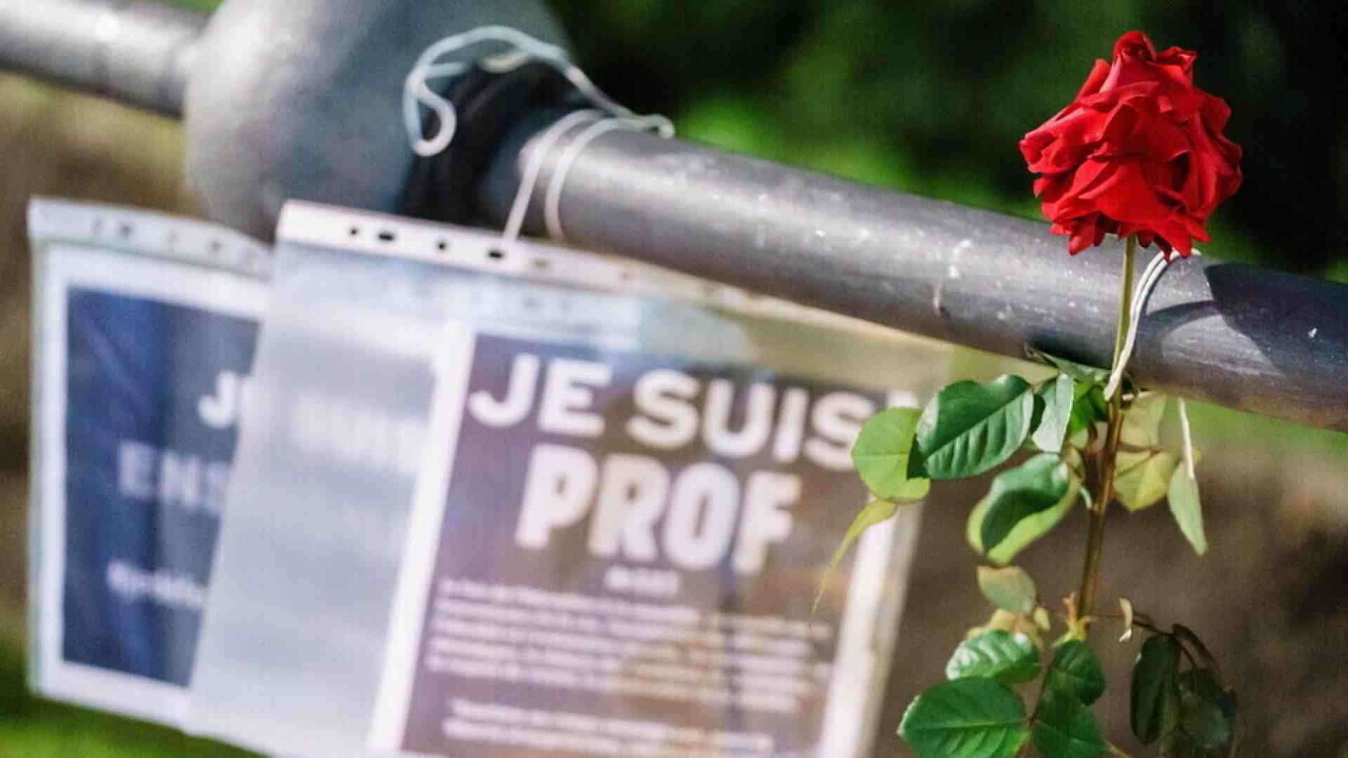 Immagine di In Francia decine di scuole minacciate. Oggi Voltaire avrebbe la scorta