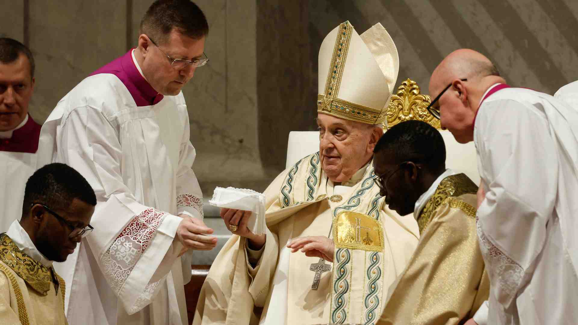 Immagine di Il Papa: «Gesù Risorto rimuove i macigni della morte»