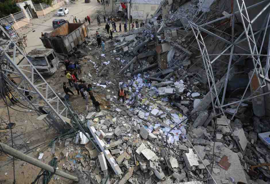 &nbsp;Un bombardamento a Gaza - foto via Getty Images