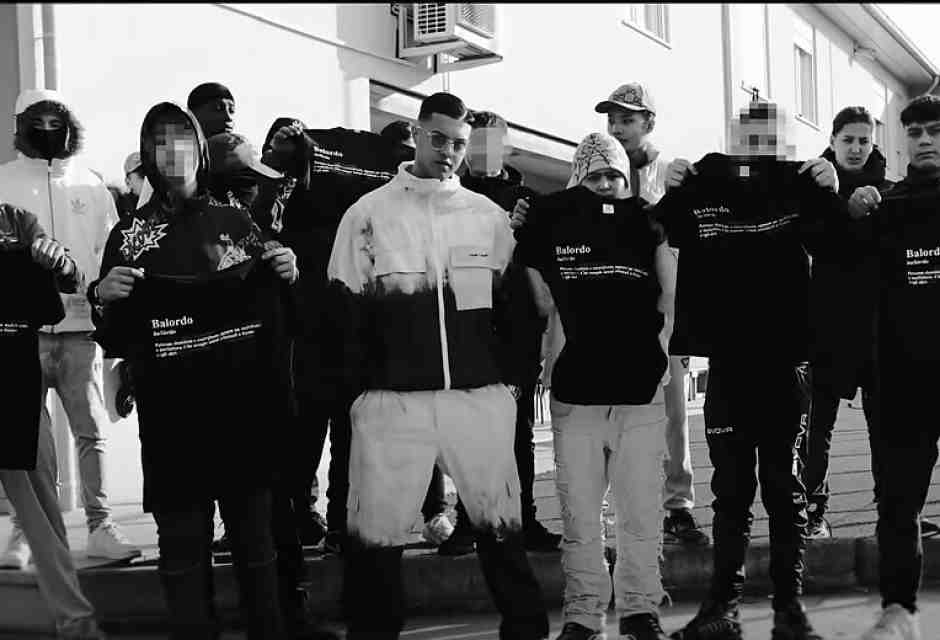 Videoclip Sacky - Kayros (screenshot via Youtube)