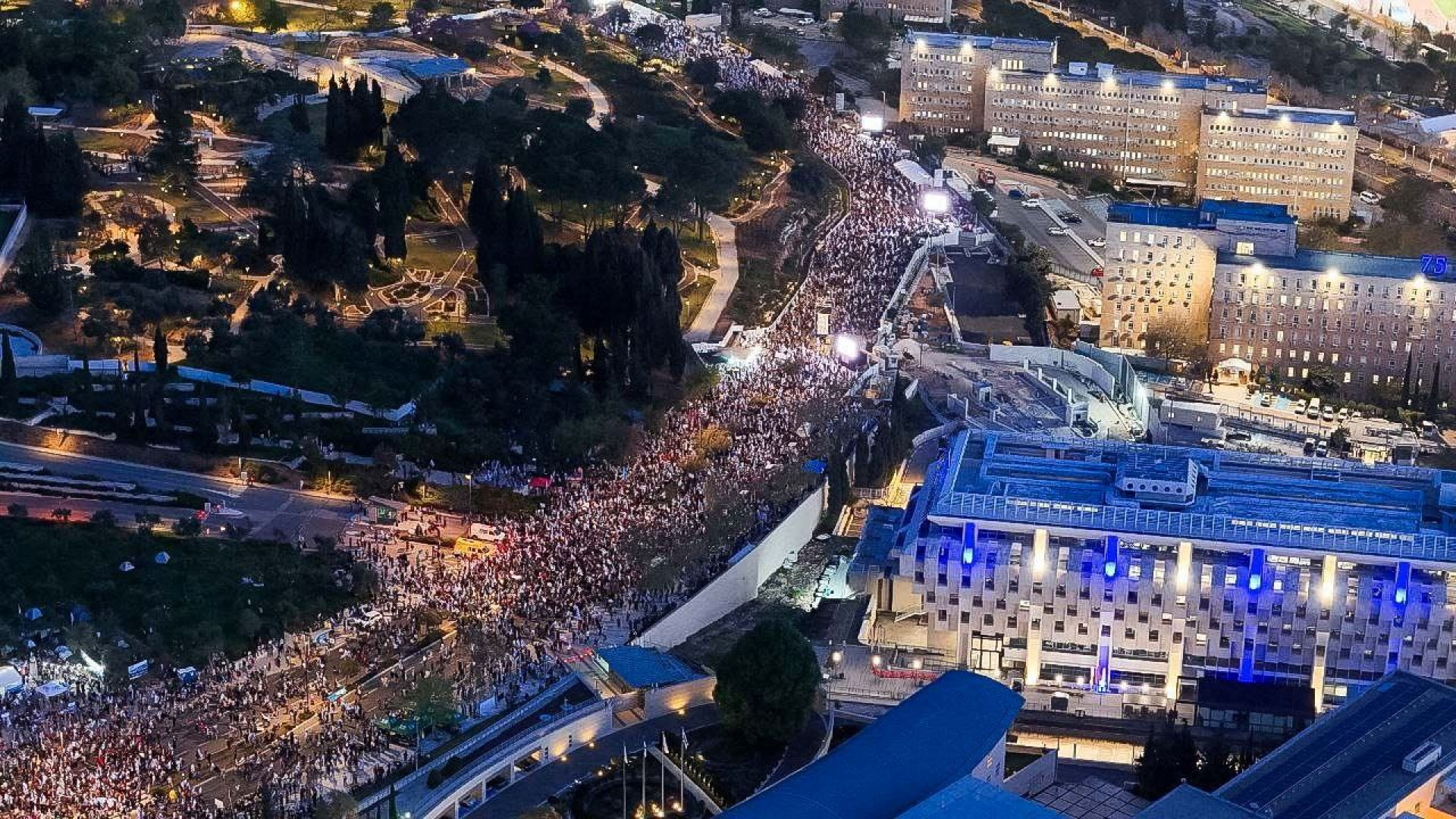 Immagine di Il popolo anti-Netanyahu conquista Gerusalemme: in 100mila per le dimissioni