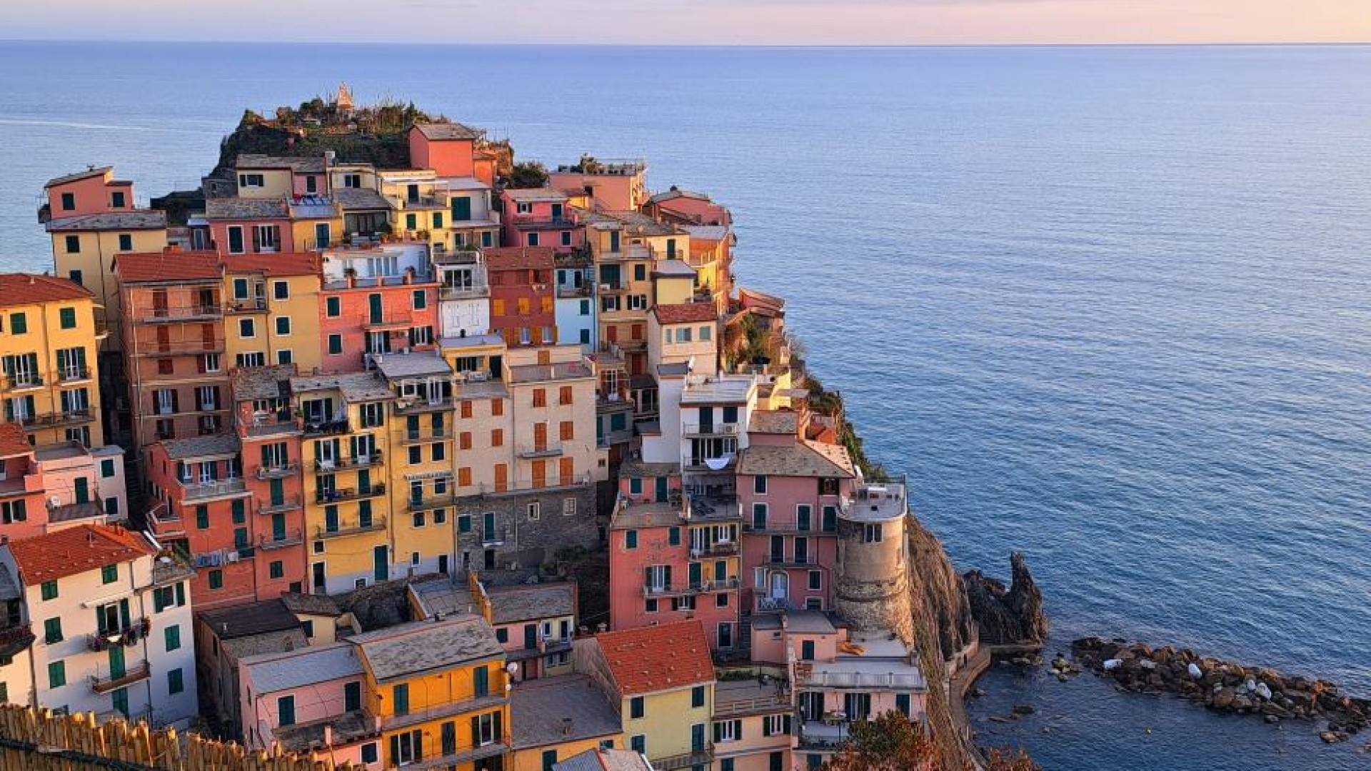 Immagine di Overtourism, così Riomaggiore fa l'alternativa