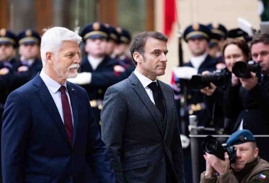 Petr Pavel ed Emmanuel Macron (Foto Ansa)<br />