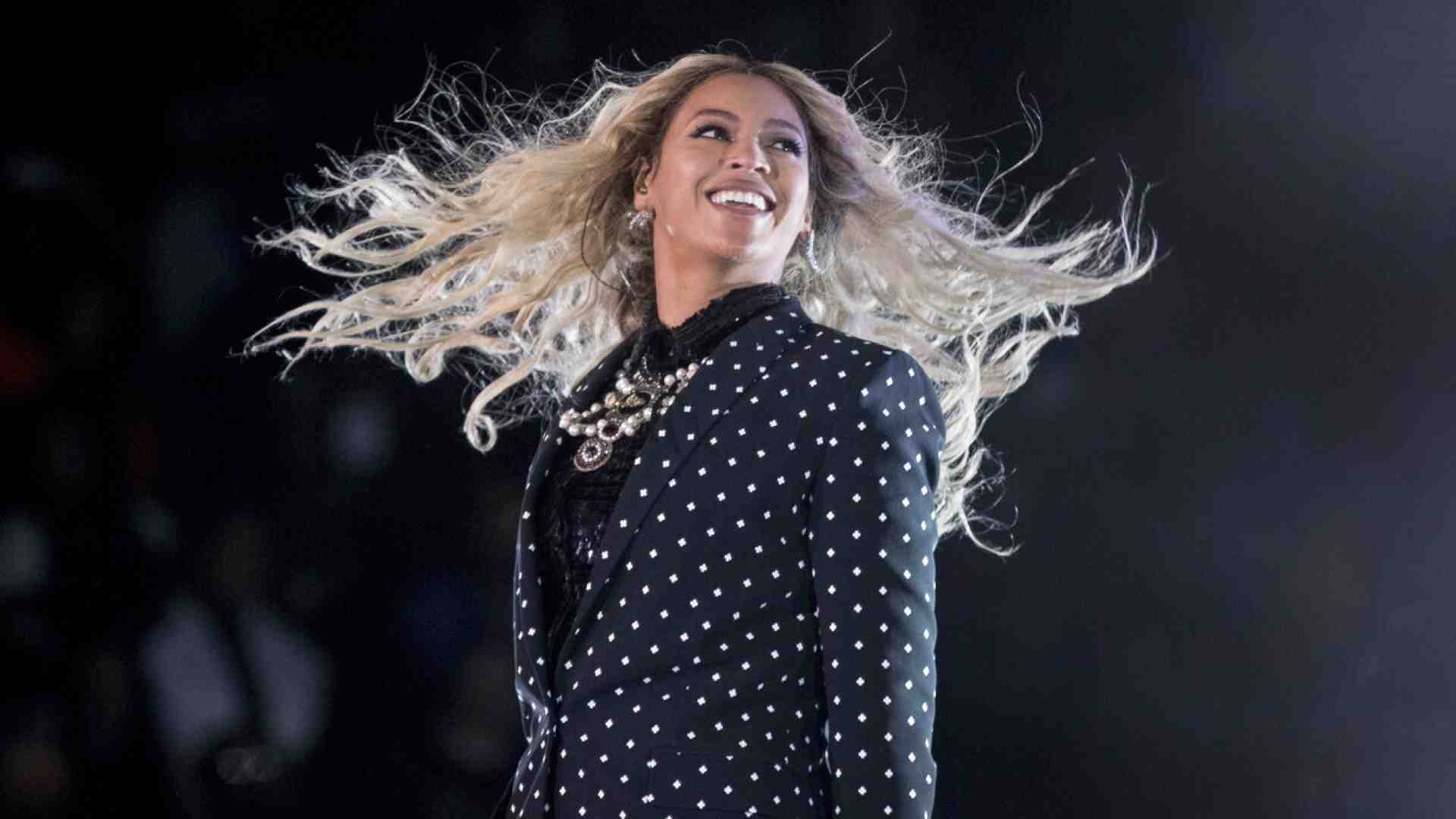 Immagine di Tradizione bianca ed espressività black: la visionaria eleganza di Beyoncé