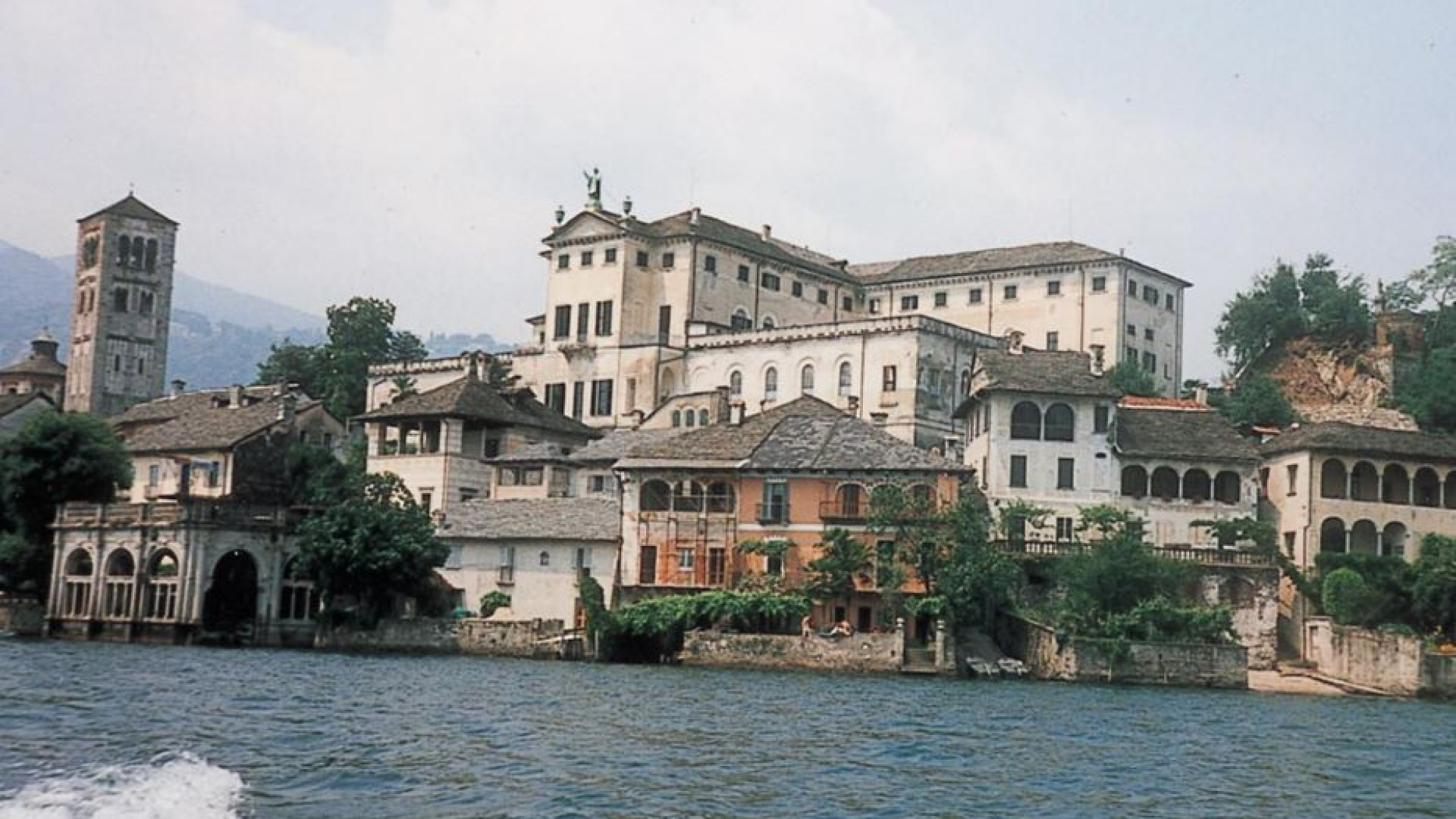 Immagine di Sul lago d’Orta si medita in battello