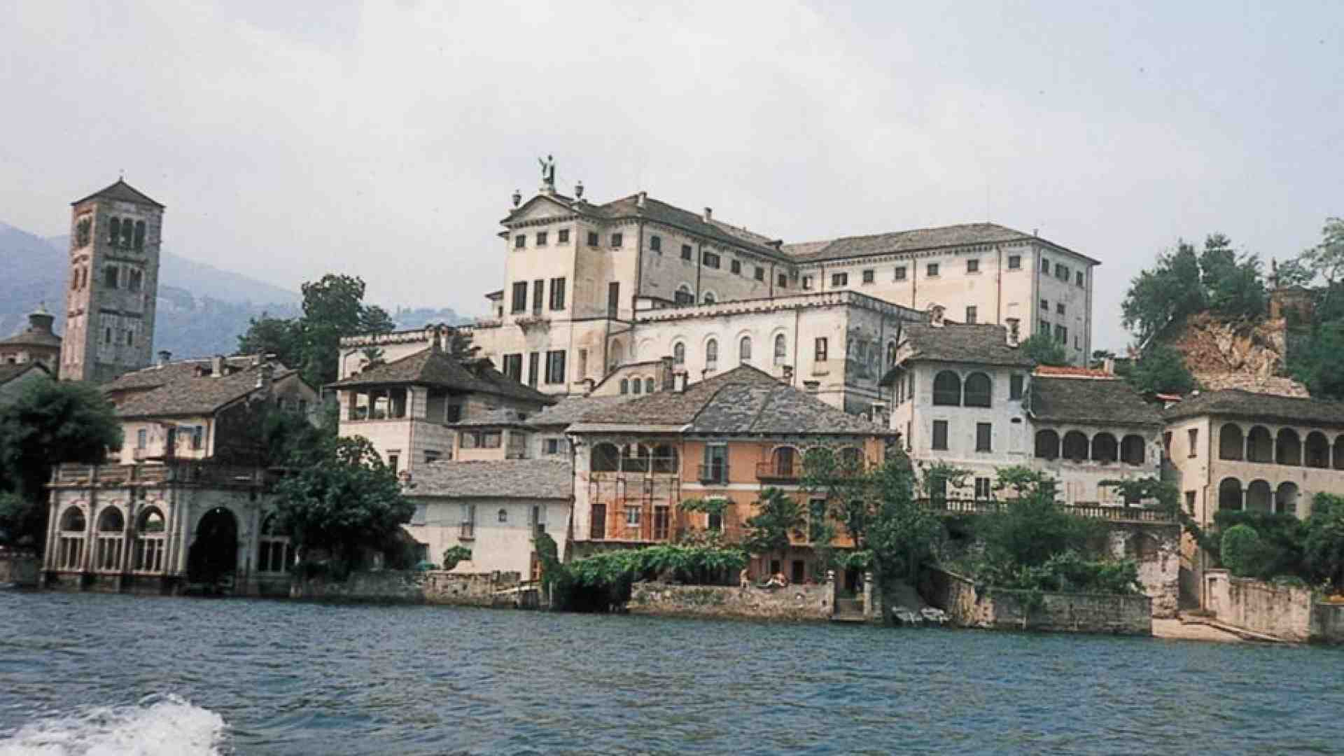 Immagine di Sul lago d’Orta si medita in battello