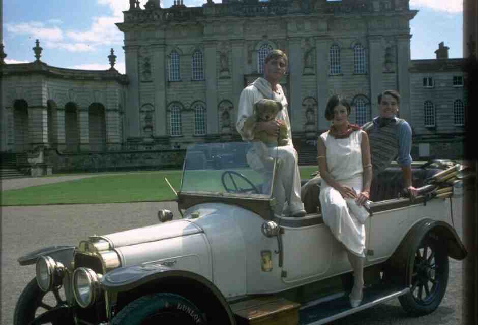 Anthony Andrews, Diana Quick e Jeremy Irons nella serie &ldquo;Brideshead Revisited&rdquo; andata in onda nel 1981 su Itv (GettyImages)&nbsp;<br />