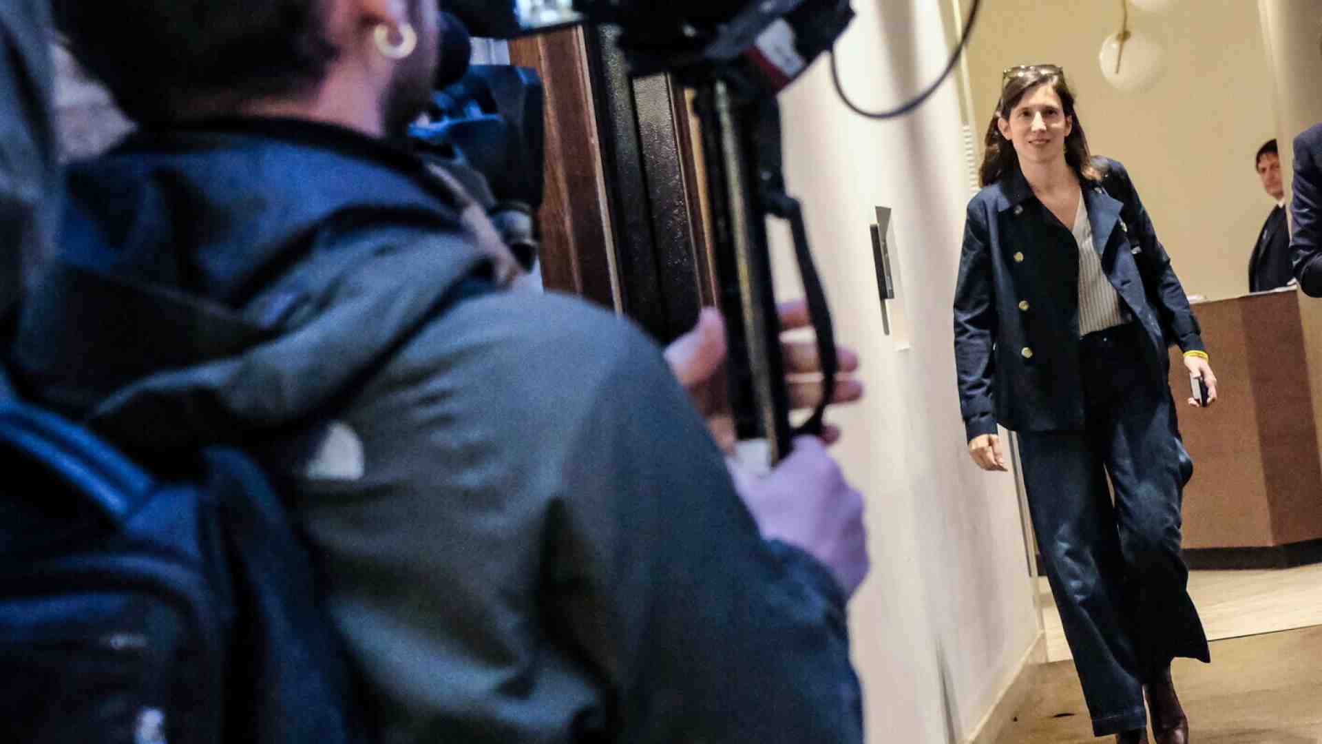 Immagine di Le farfalle di Schlein: ora pensa a Berizzi candidato, caos per il dopo Bonaccini