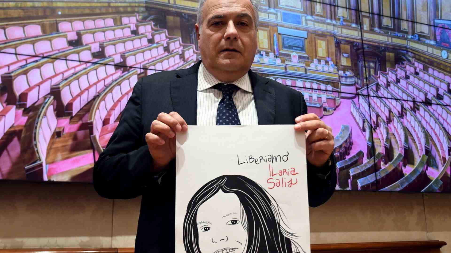 Immagine di Papà Salis: "Meloni non mi risponde. Schlein ha gestito male la candidatura di Ilaria"