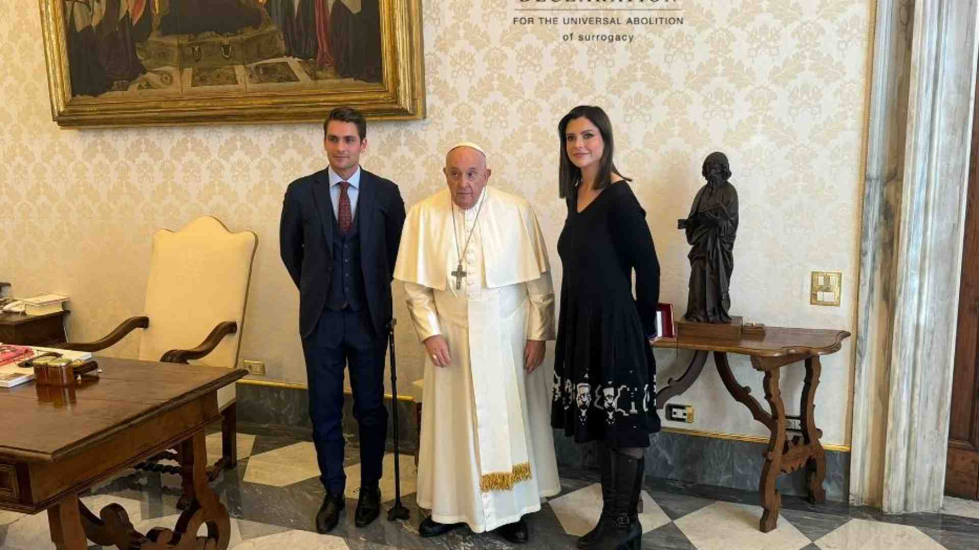 Immagine di Il Papa incontra Olivia Maurel, testimonial contro l'utero in affitto