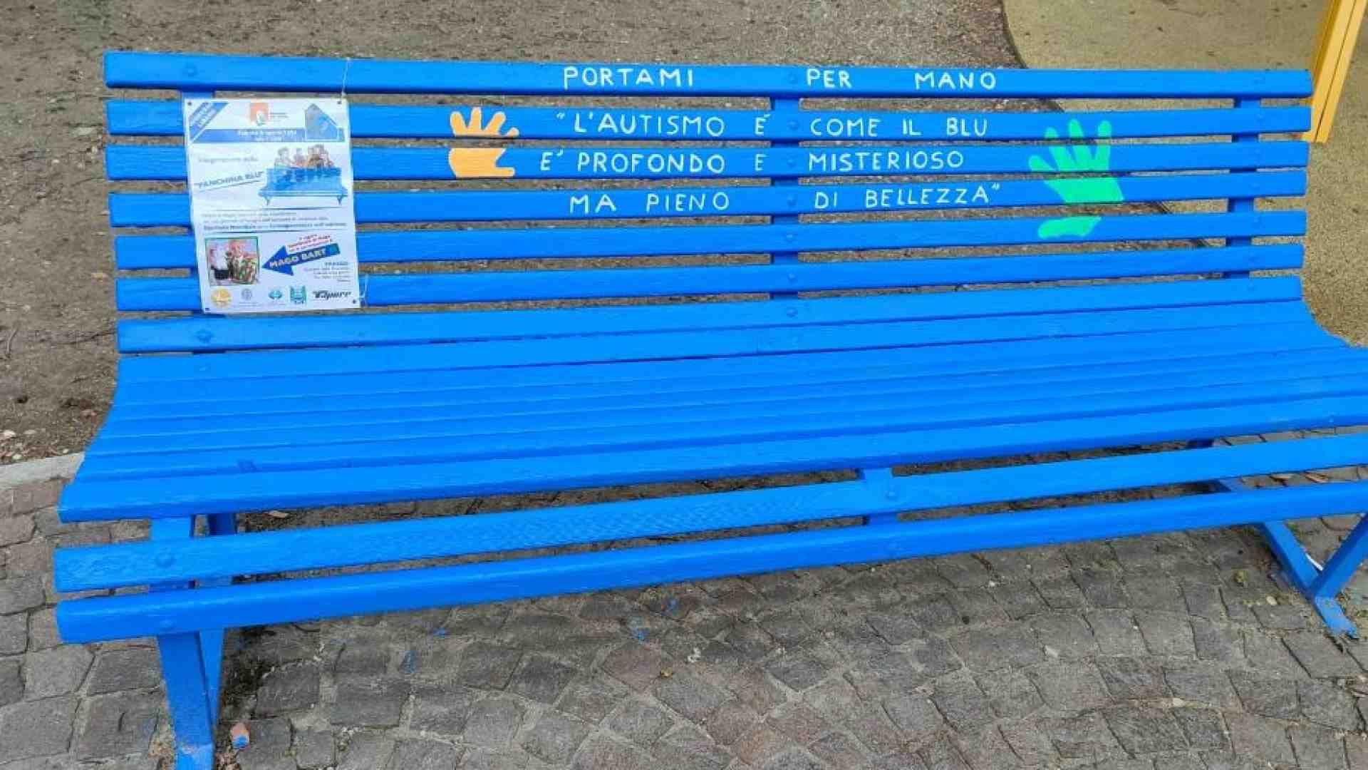 Immagine di A Milano una panchina blu per l'autismo