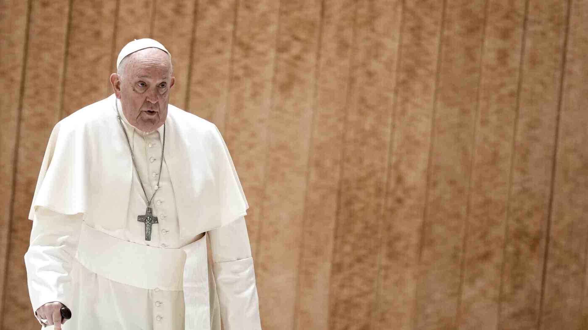 Immagine di Il funerale del catafalco e l'incomprensibile diffidenza del Papa verso il sacro