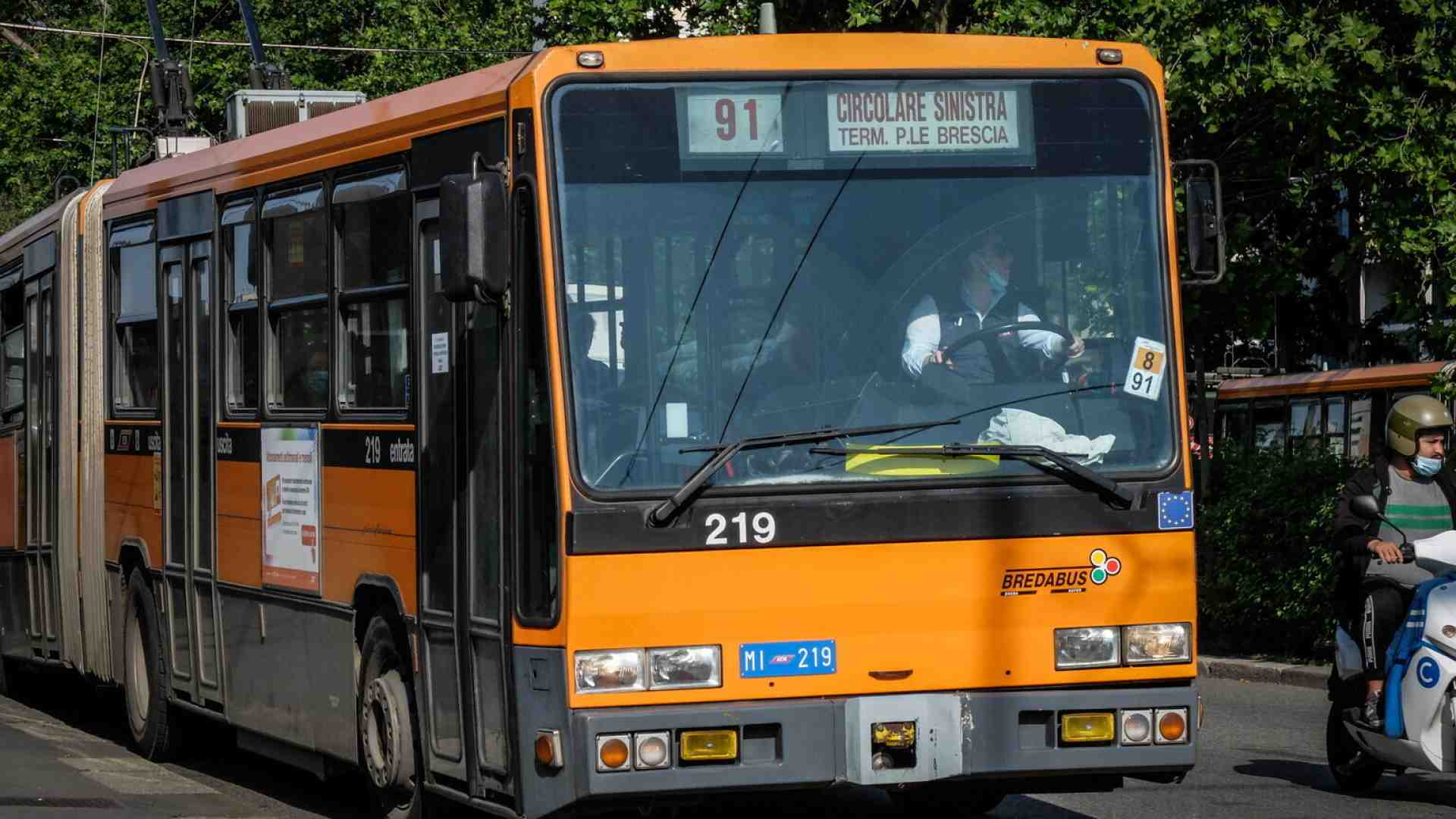 Immagine di Succede tutte le volte: un filobus si guasta e il conducente chiama l'obitorio