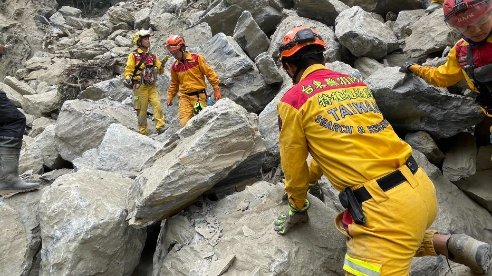 Immagine di Taiwan, liberate nove persone da una grotta. Si cercano altri dispersi