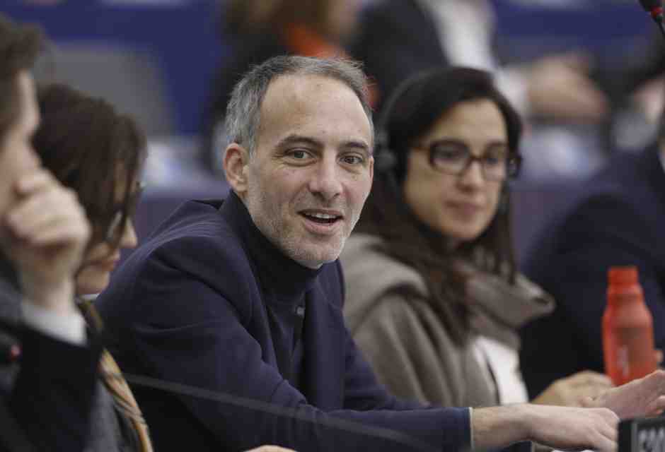 La linea Glucksmann in Francia funziona, e Mélenchon si preoccupa