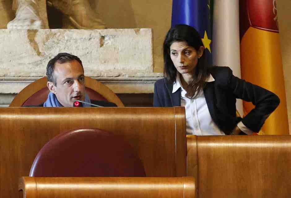 Marcello De Vito e Virginia Raggi (Ansa)