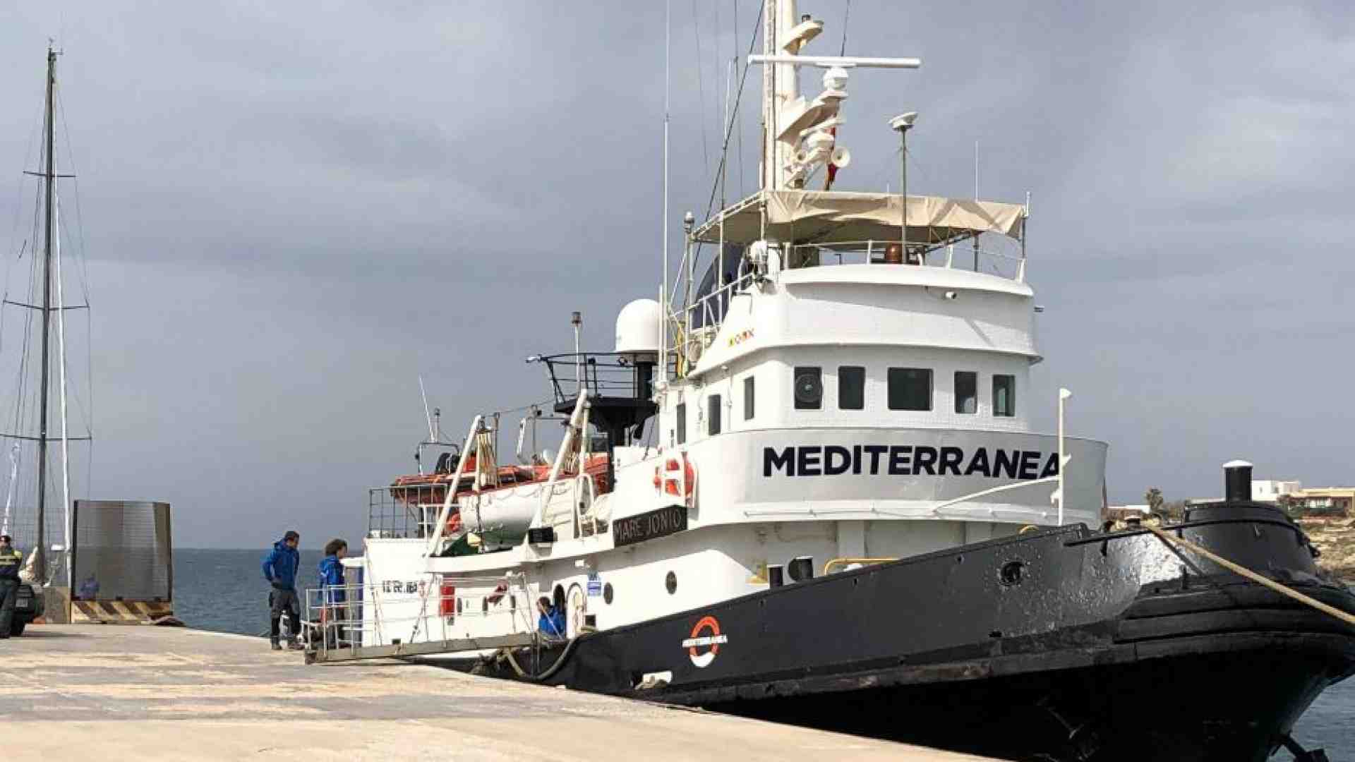 Immagine di Il caos nei soccorsi? «Colpa della Mare Jonio». Fermo e multa per la nave Ong