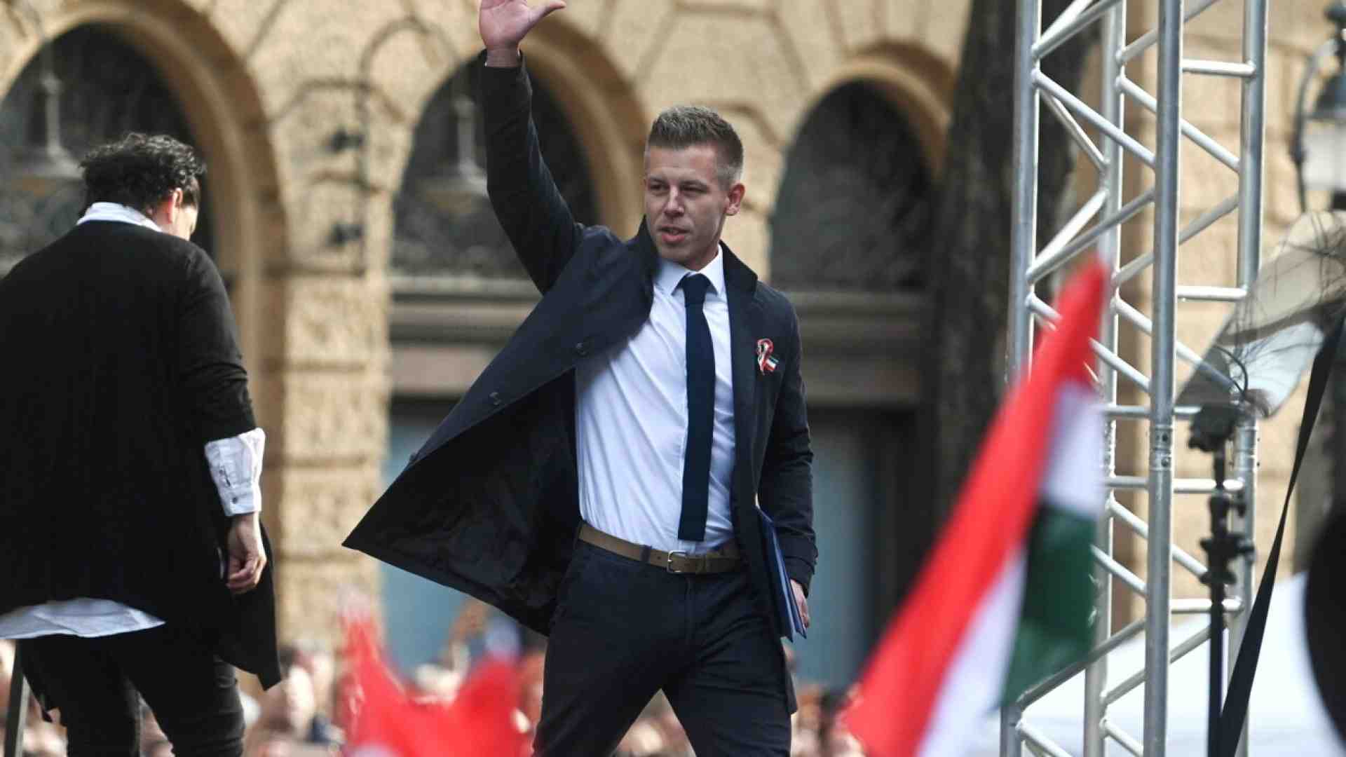 Immagine di L’ex orbaniano che sfida Orbán e porta gli ungheresi in piazza