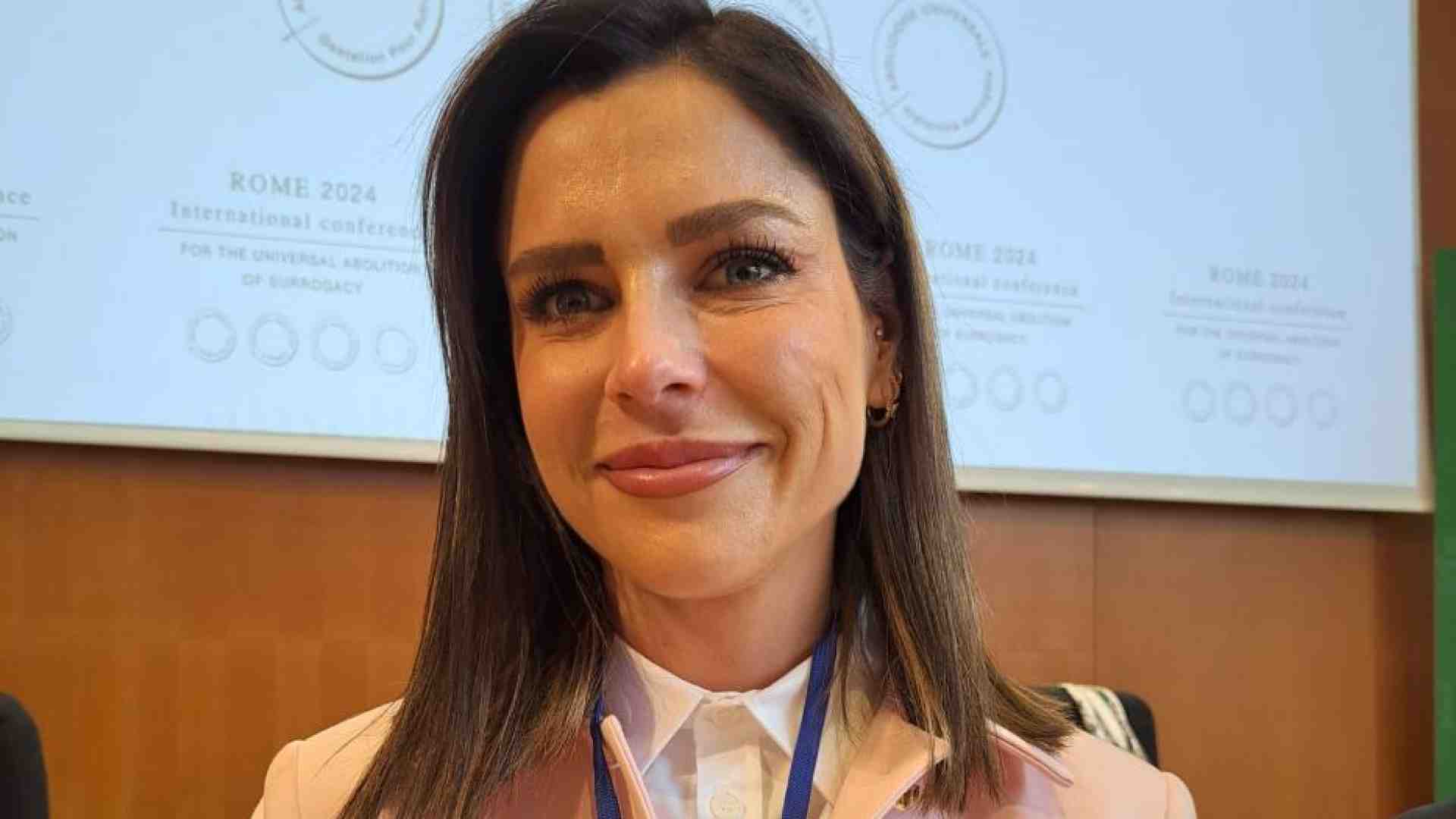 Immagine di Olivia Maurel, nata da utero in affitto: quel segreto mi ha quasi ucciso