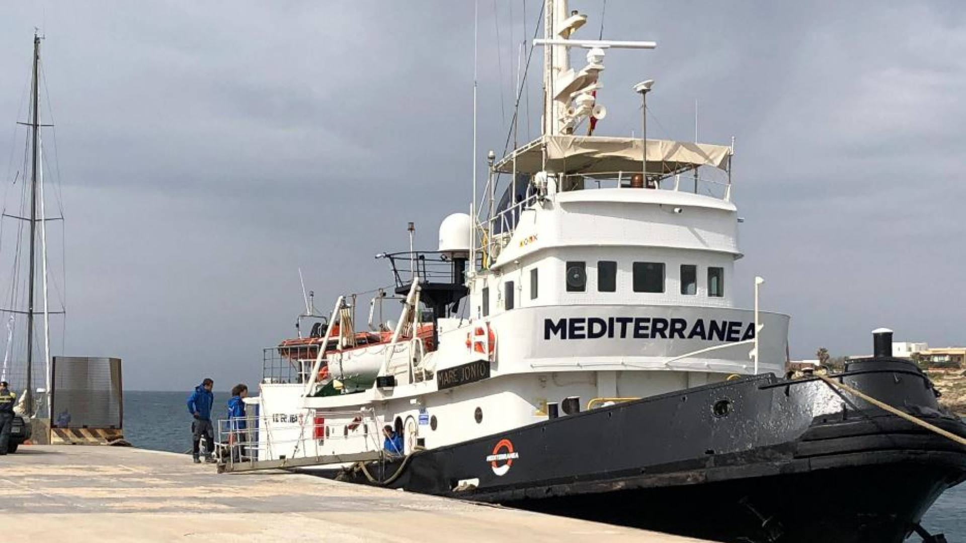 Immagine di Il caos nei soccorsi? «Colpa della Mare Jonio». Fermo e multa per la nave Ong