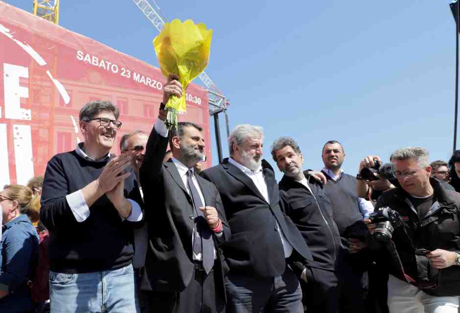 Barcolla il sistema Emiliano, Conte si sfila dal Pd, ma la destra a Bari non ha manco un candidato sindaco