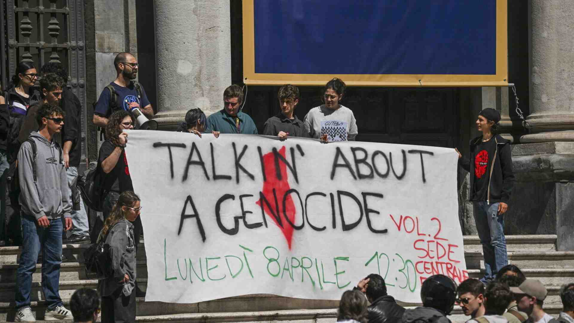 Immagine di Occupato il rettorato della Federico II: "Fuori Israele dalle università"