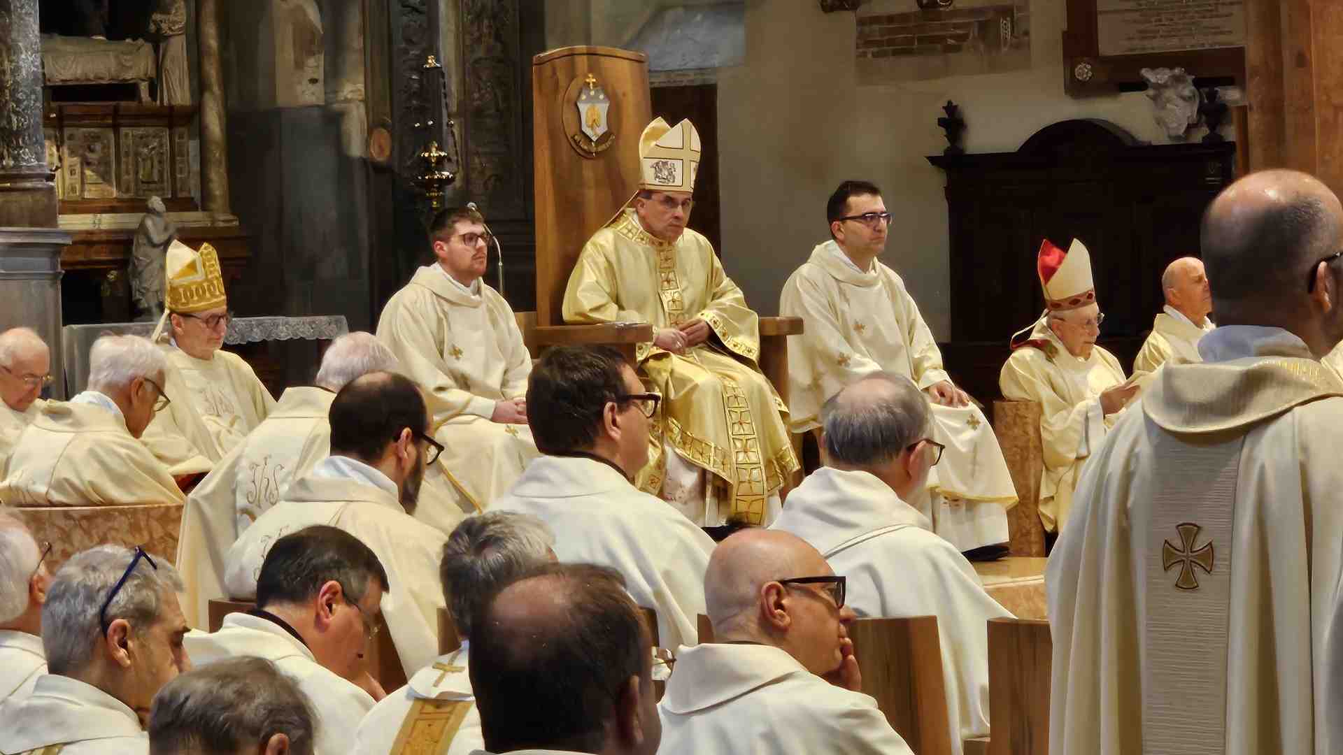 Immagine di Un Vescovo commosso chiede: pregate per me. La più bella lettera pastorale