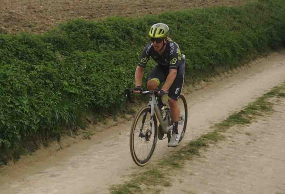 Cyrus Monk durante la Parigi-Roubaix 2024