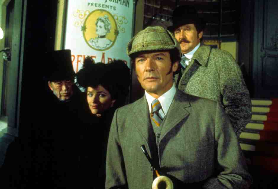 "Sherlock Holmes a New York" &egrave; un film per la televisione del 1976. Holmes e Watson sono interpretati da Roger Moore e Patrick Macnee (Olycom)&nbsp;<br />