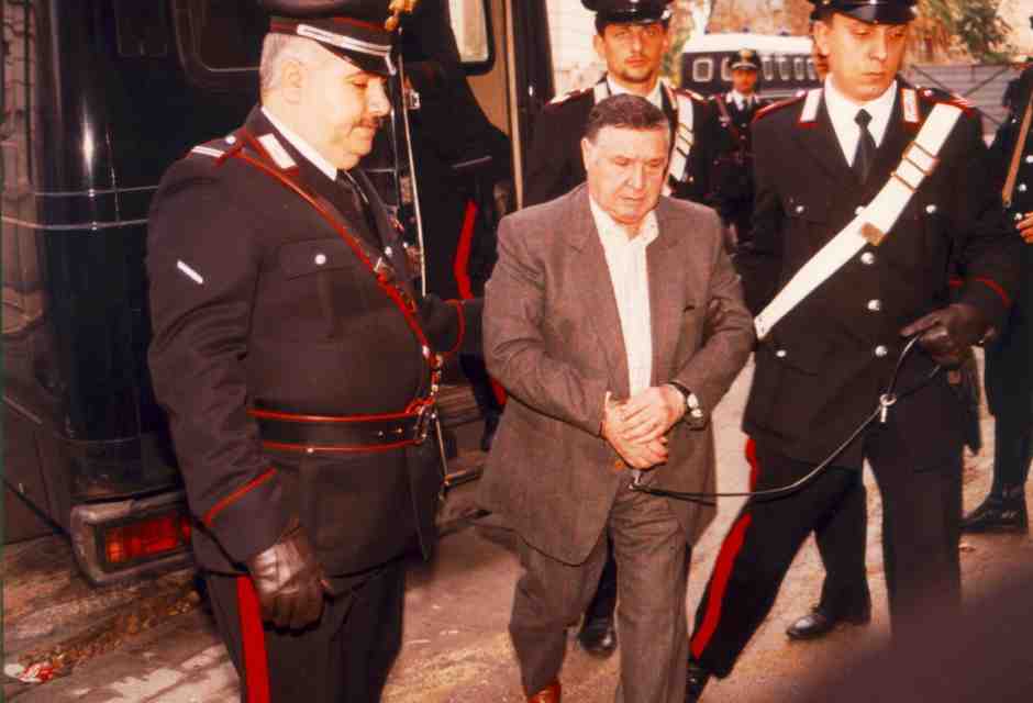 L&rsquo;arresto di Tot&ograve; Riina nel gennaio del 1993 (Ansa/Franco Cufari)&nbsp;<br />