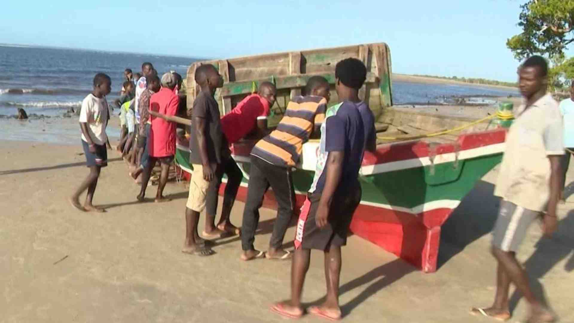 Immagine di Mozambico, affonda barca con 130 persone in fuga dal colera