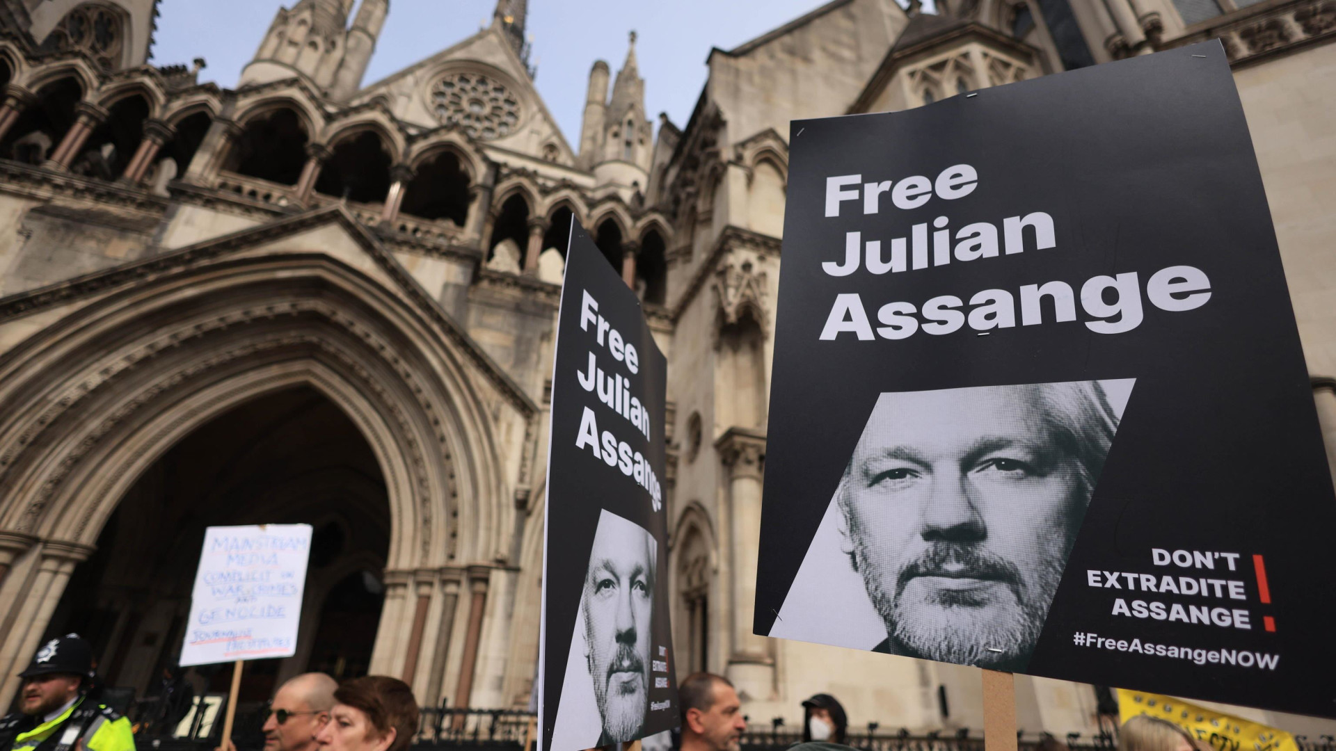 Immagine di Biden conferma: «Stiamo valutando se far cadere le accuse contro Assange»