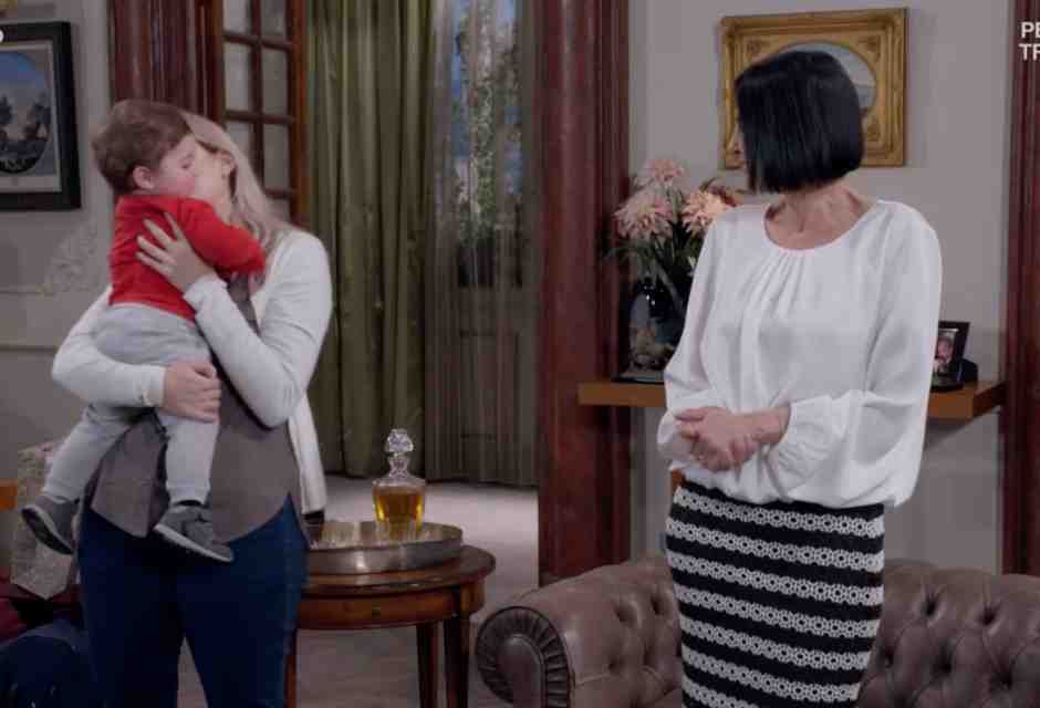 Marina o Ada? Il "dilemma delle mamme" irrompe in "Un posto al sole"