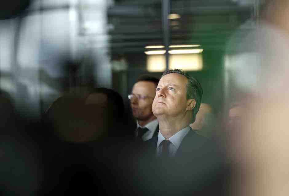 Dentro la “campagna americana” di David Cameron, tra Trump e Blinken: date i soldi a Kyiv