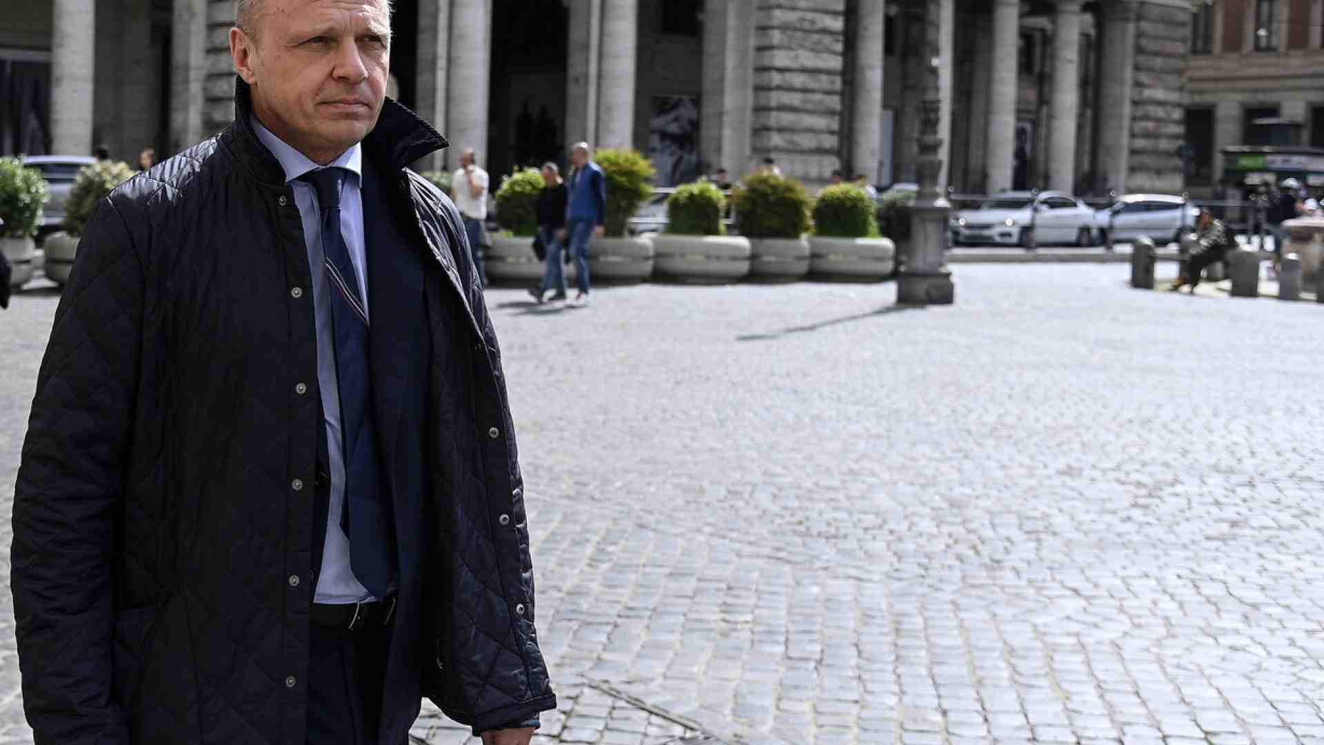 Immagine di FdI non ha candidati certi alle Europee: ricorre l’ipotesi di Lollobrigida