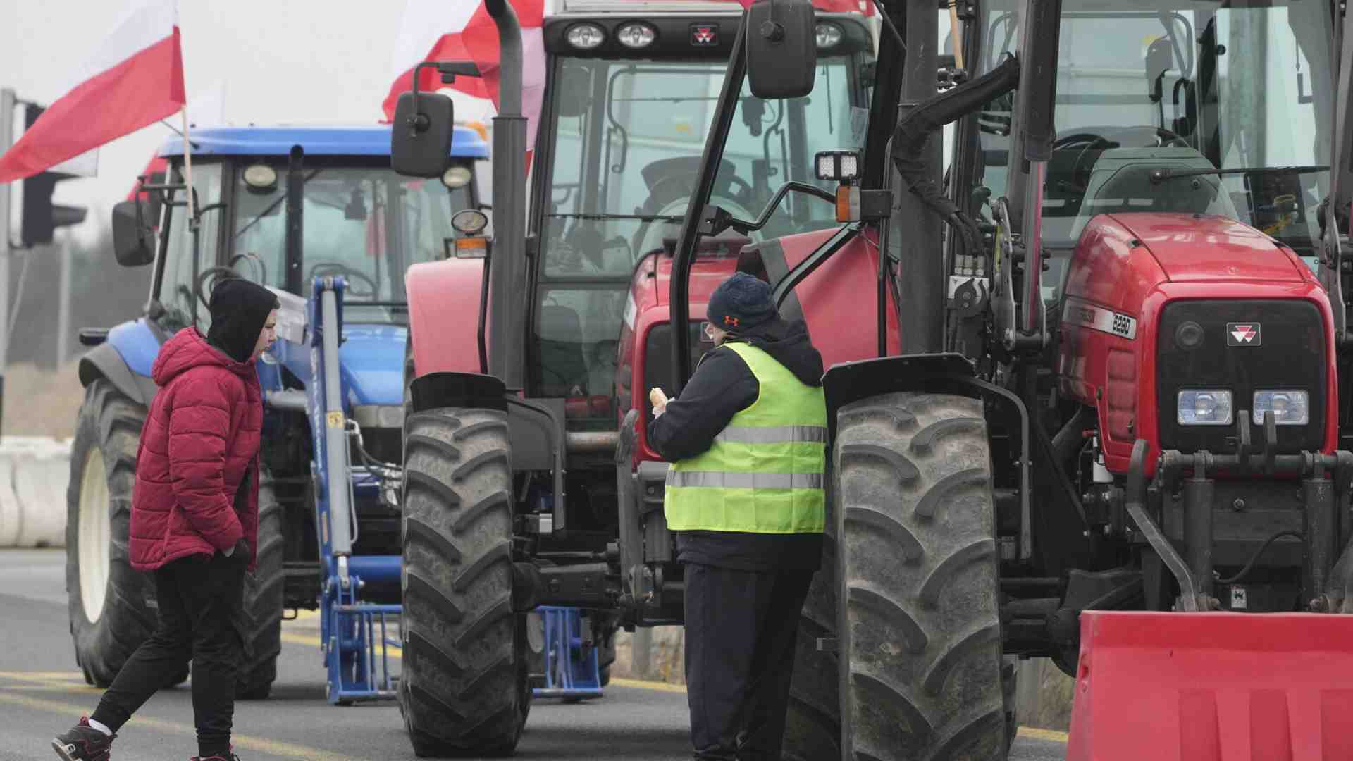Immagine di A tu per tu con un trattore. Pazza indagine sui protagonisti degli ultimi mesi