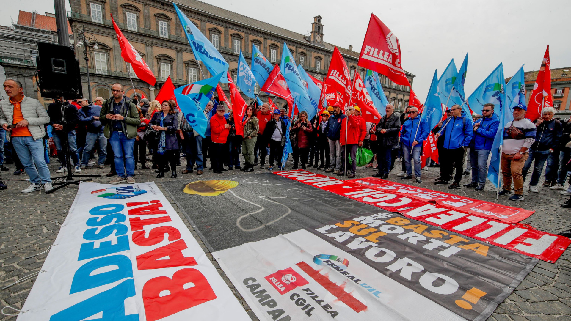Immagine di Morti sul lavoro, corteo a Bologna. Landini: perché la Cisl non c'è?