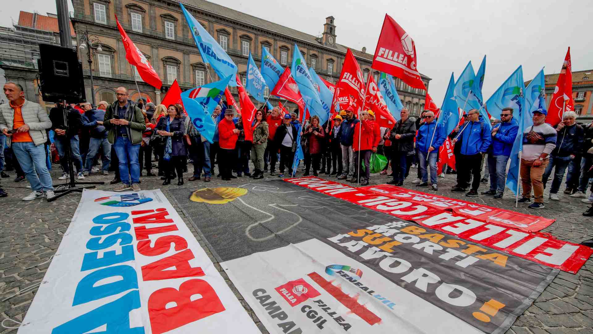 Immagine di Morti sul lavoro, corteo a Bologna. Landini: perché la Cisl non c'è?
