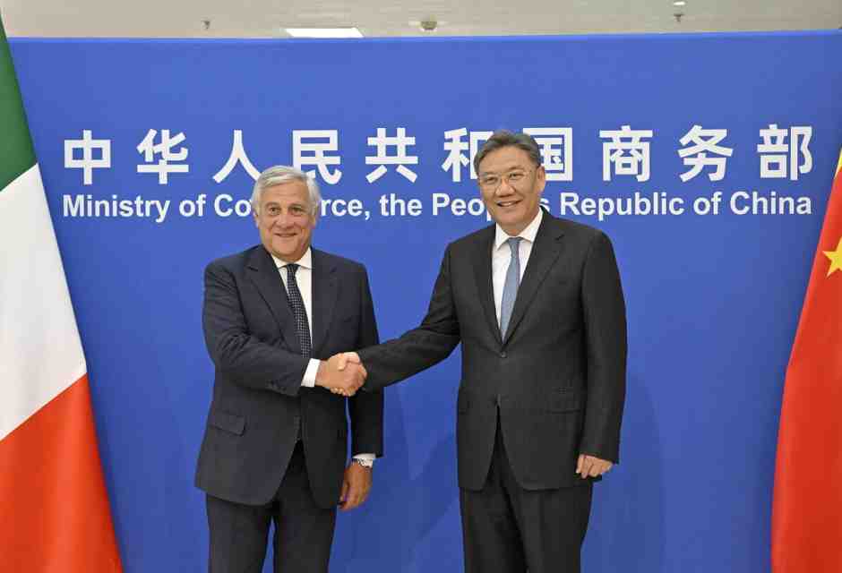 Tajani e Wang Wentao insieme in Italia. Storia di una relazione complicata