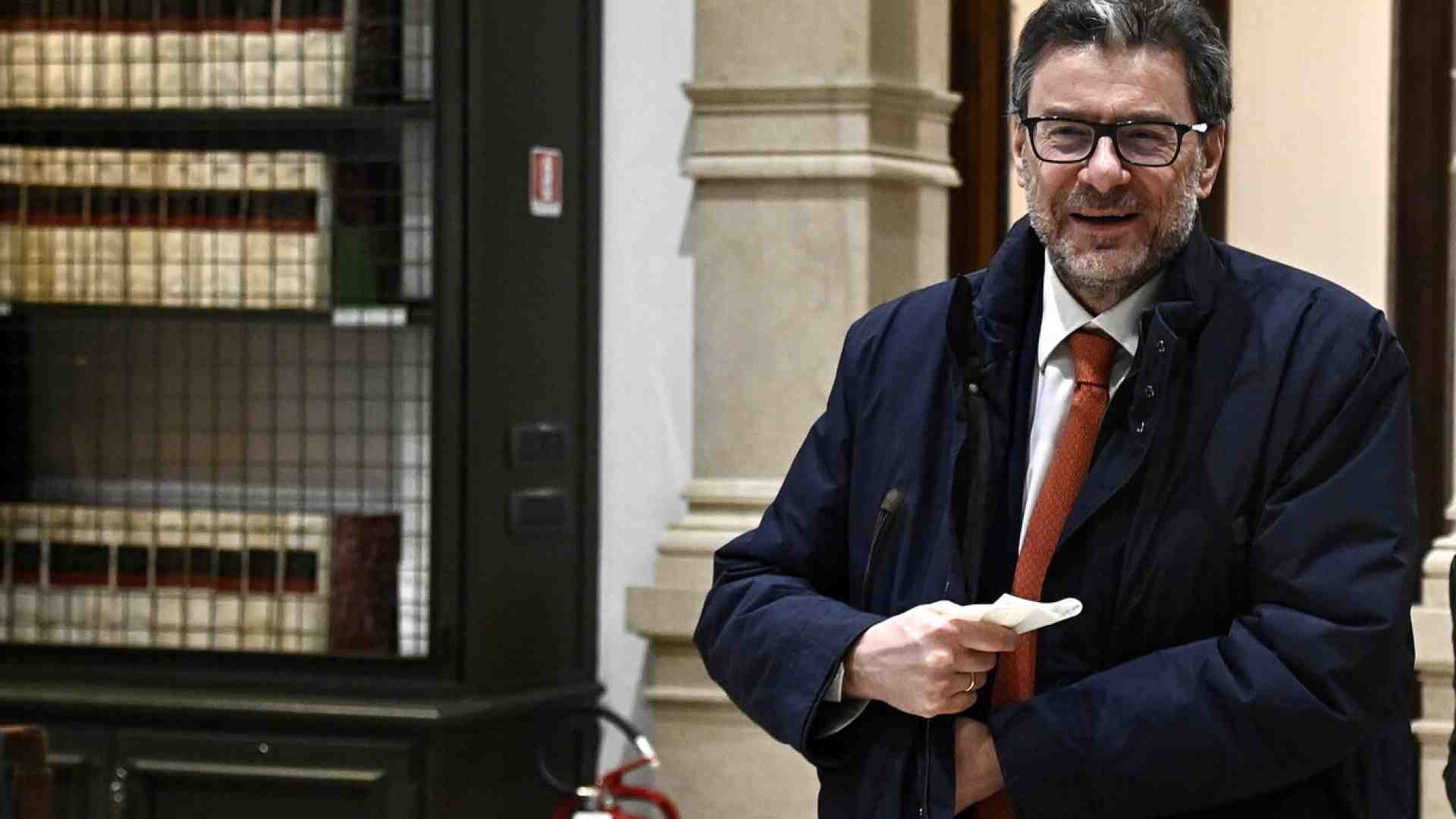 Immagine di La direttiva case green è legge con il voto contrario di Italia e Ungheria. Giorgetti: "Chi paga?"