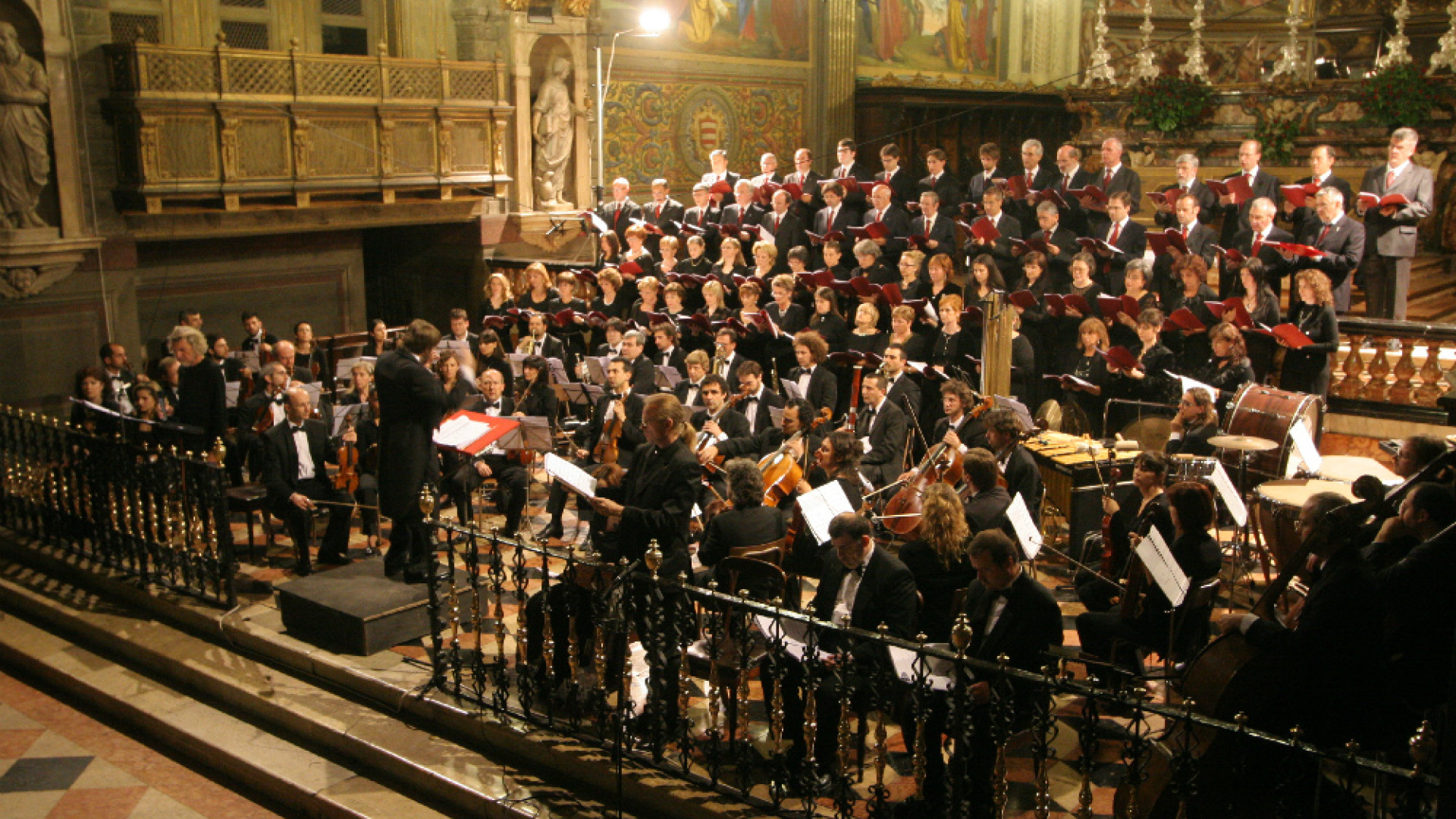 Immagine di Il Coro Polifonico Cremonese esegue il “giovane” Mozart