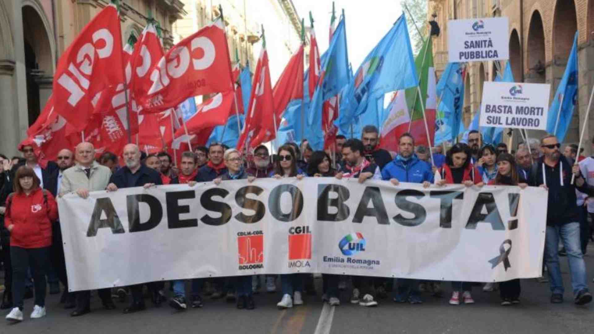 Immagine di Bologna chiede fatti. Zuppi: al centro ci sono le persone