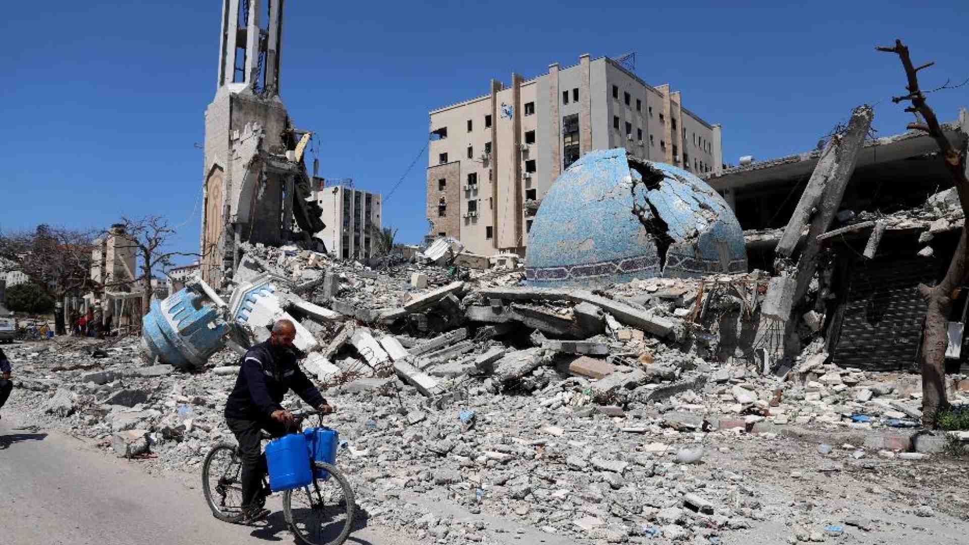 Immagine di Il Papa: «Fermatevi. Fate cessare il rumore delle armi in Medio Oriente»