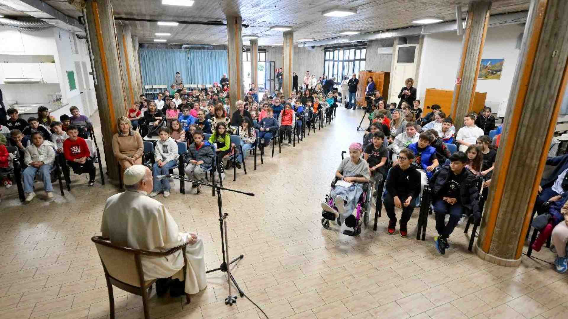 Immagine di Il Papa: grazie perché ognuno di noi è unico e irripetibile